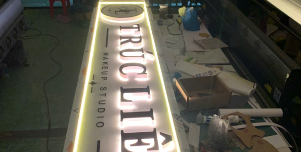Biển quảng cáo cho studio