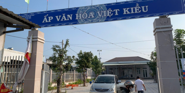 Biển hiệu Ấp văn hóa Việt Kiều