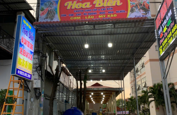 Biển hiệu vựa hải sản Hoa Biển 